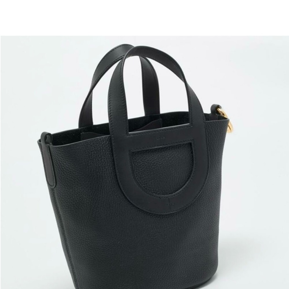 Hermes in the loop black leather 18